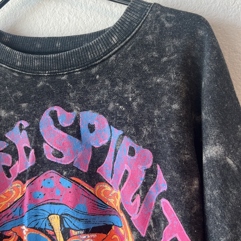 No Boundaries Graphic Sweatshirt/Crewneck - Womens XL - Picture 3 of 7